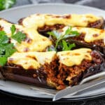 Aubergines farcies à la viande hachée et à la béchamel