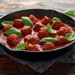 Des boulettes de viande savoureuses à la sauce tomate