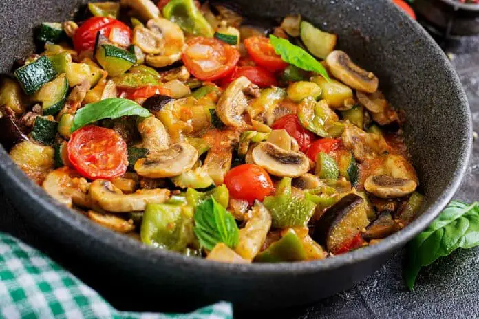 Sauté de Poulet Courgette et Légumes à la Sauce Soja